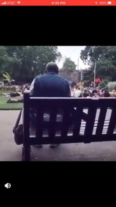 Old man gets entire park to sing Livin’ On A Prayer by Bon Jovi