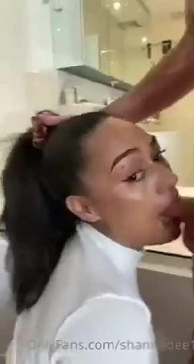 Amateur Babe Blowjob Deepthroat