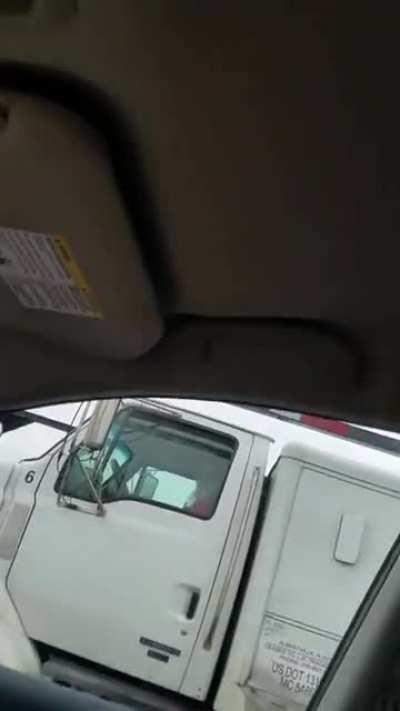 Caught giving road head. Now that's called good manners. Keep on Truckin. The things truck drivers have to deal with. Giving the truck driver a peak [gif]