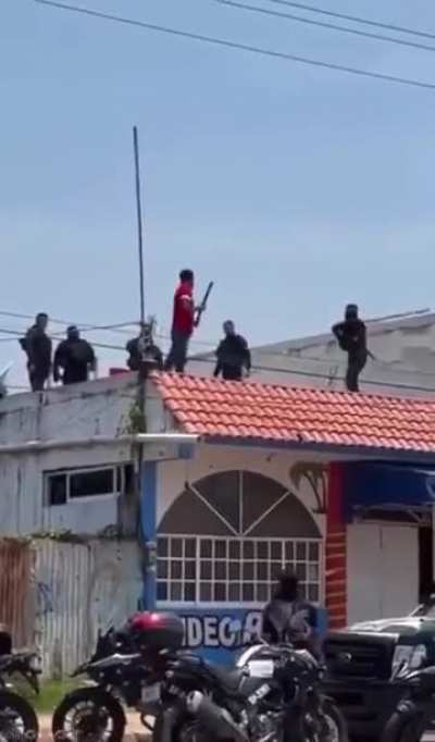 Mexican police going medieval on a rooftop 