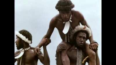 Pre-Bronze Age Conflict Captured on Camera: Impressive 1963 Footage of a War Between Two Tribes in West Papua (Indonesia)