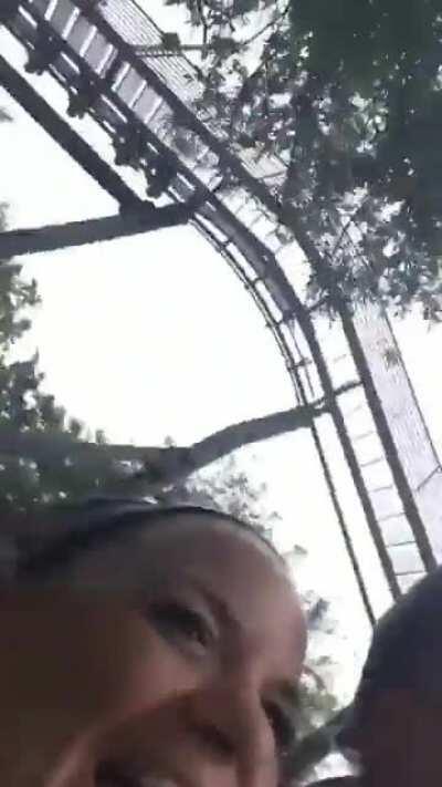 Daughter prepares her blind father for a rollercoaster and it’s so heartwarming