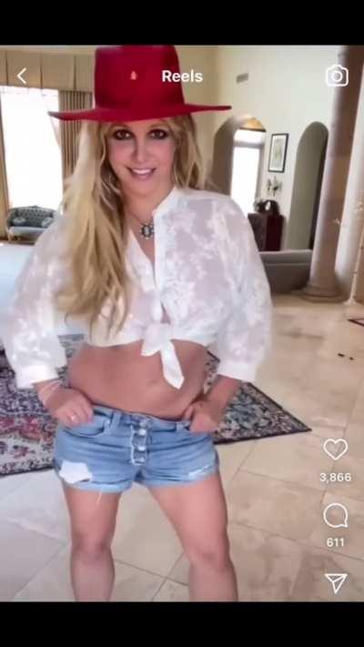 Short compilation of Britney strutting to you. Which is your favorite?