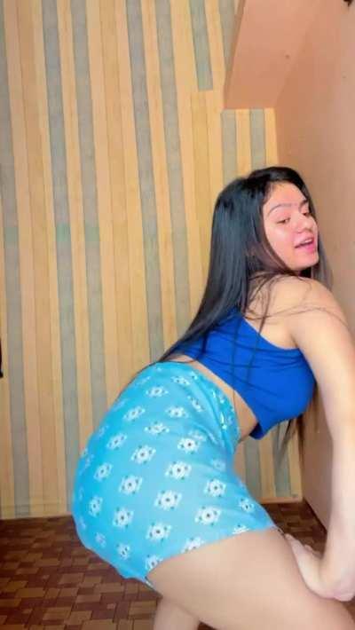 Big indian ass twerk 💦💦