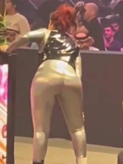 The things i’d do to that big fat latina 🍑