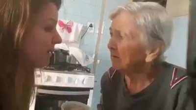 This woman’s mother suffers from Alzheimer’s. For the first time in years, she recognized her daughter, looked into her eyes, and told her she loves her.....