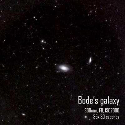 Short exposure of Bode's Galaxy and neighbours, with some sky-context