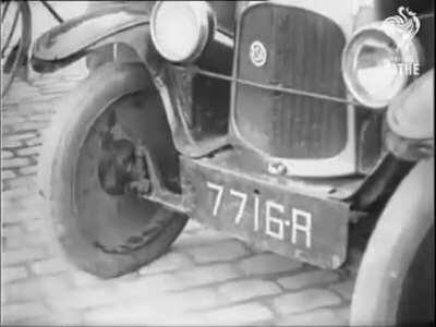 Parallel parking and U-turns won't be a problem in the future! (1927 video)