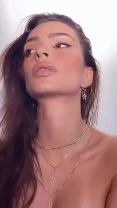 Emily Ratajkowski