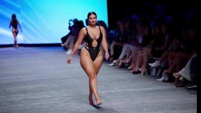 Erifili Sfakianakis in SLOW MOTION
Miami Swim Week 2023