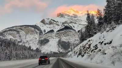 🔥 This is RD Dhanani's daily drive to work. Banff, Alberta. 15 December 2021. No editing, no filters. Simply Stunning!