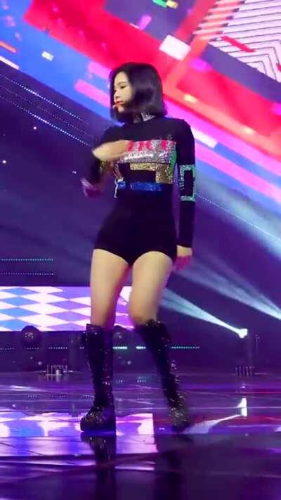 ITZY Ryujin thicc thighs