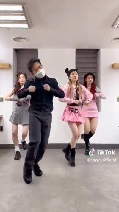 230217 STAYC TikTok Update - Sieun, Isa & J ft. Sieun's Father, Park Nam Jung (Teddy Bear Challenge)