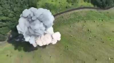 A spectacular explosion after today’s shot of an Ukrainian defender at an enemy tank. The 93rd Kholodny Yar brigade continues to destroy the occupation forces in Ukraine.