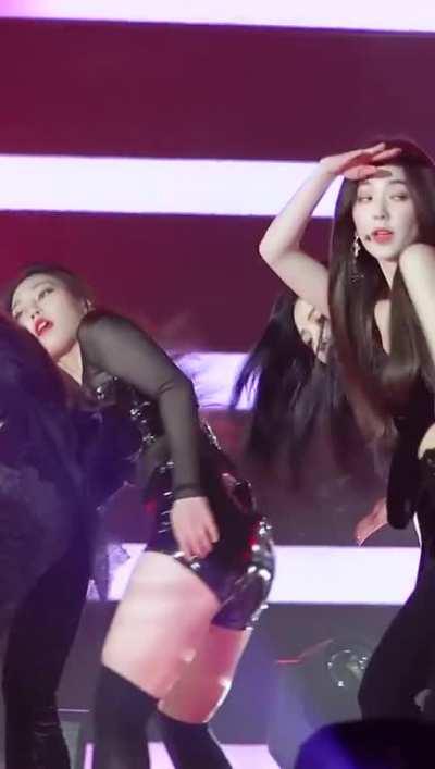 Red Velvet - Hyunyi 🍑 (Backup Dancer)