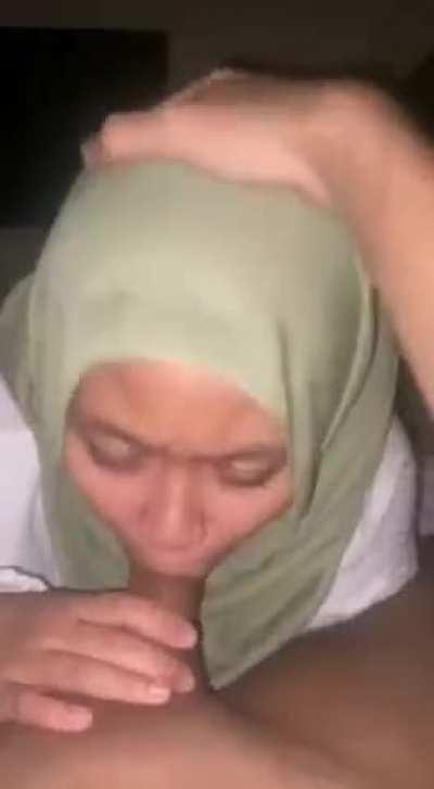 Malaysian teen giving head in Hijab