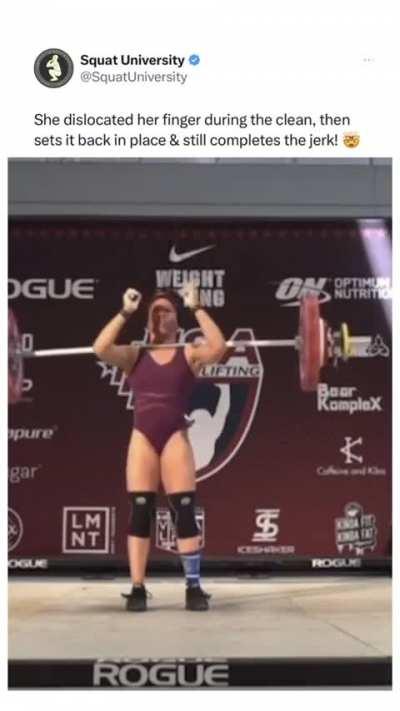 Powerlifter dislocates, then resets finger mid-lift