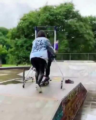 Her son has cerebral palsy, but he’s always wanted to skateboard. His mom fashioned this machine for him so he could do exactly that. 💗💗