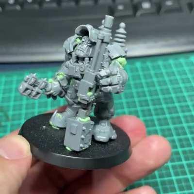 Veeery WIP/Proof of Concept Blood Axe Big Mek in Mega Armor with Straight Shoota. What do we think?