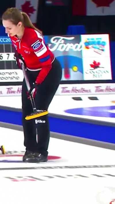 Ežen Kolčevská (The 2018 World Women's Curling Championship) - Mobile/Vertical