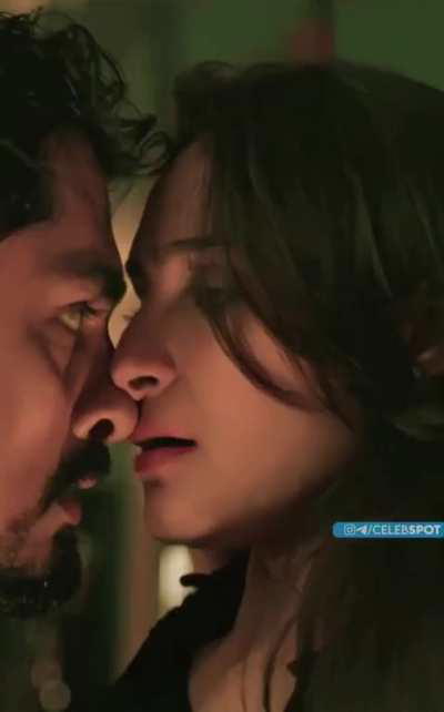 Andrea Jeremiah getting smooched on screen!