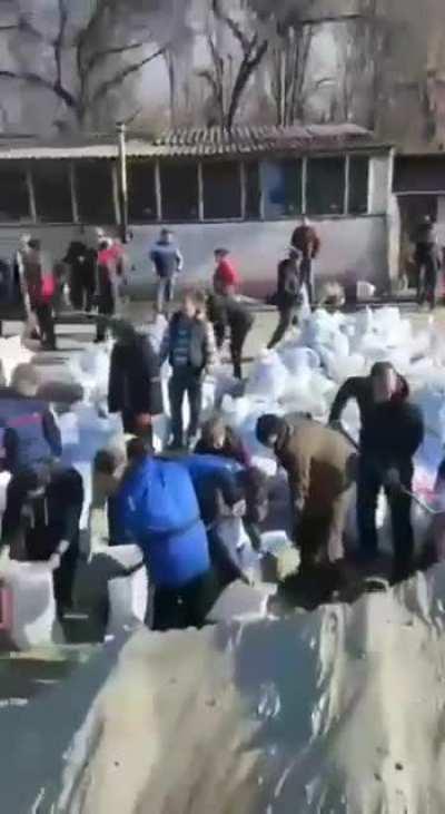 Ukrainians also join the war by loading sand into bags, which create obstacles on the roads. 