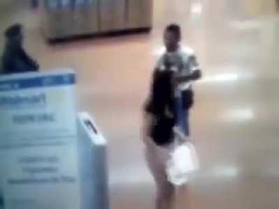 Woman strips naked in Walmart to prove she didn't steal