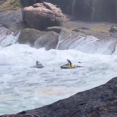 Jet ski saving Surfer 😳