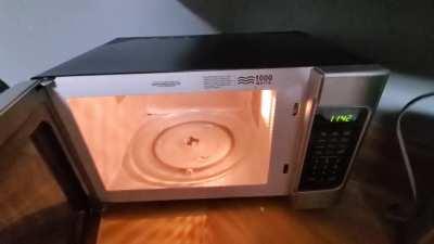 Dafuq is wrong with my microwave?