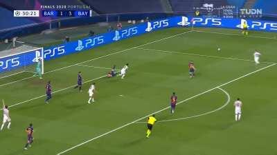 Barcelona 1-[4] Bayern Munich: Thomas Muller goal 31'