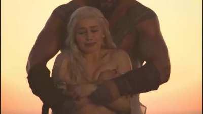 Emilia Clarke's scenes in GOT make me bust so hard every time