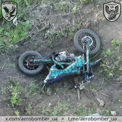 Ukrainian drone scares a russian soldier into crashing and abandoning his motorcycle 