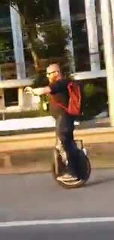 Falling from electric unicycle going over 60km/h