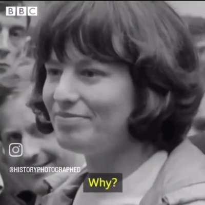 1964 British women reaction to the topless dress