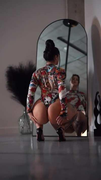 Slim Thicc PAWG