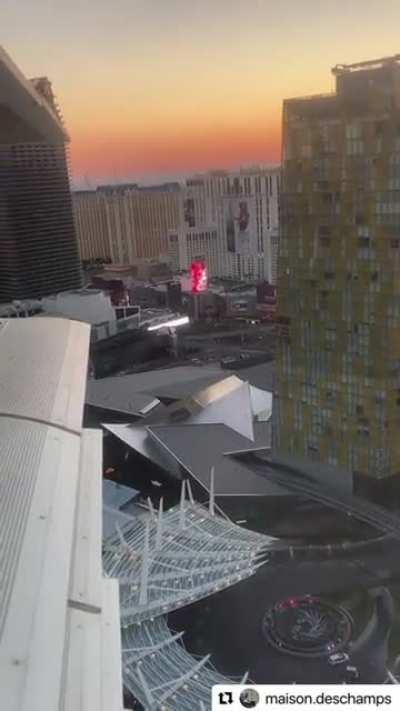 Anti Mask Protester Climbs Aria