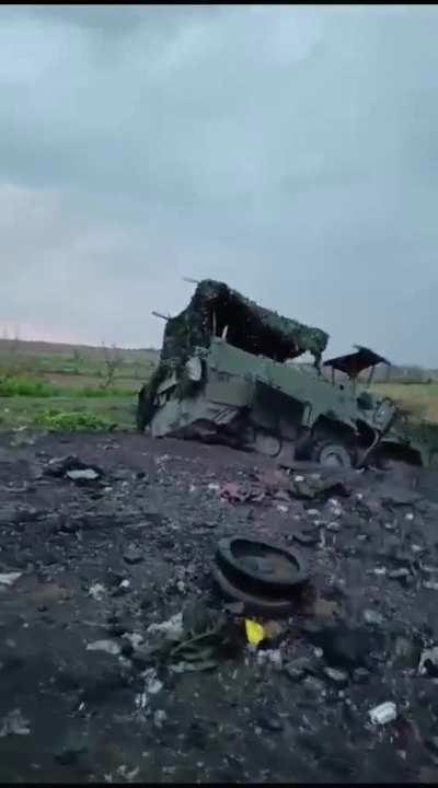 Last stand of a M2 Bradley surrounded by Russian vehicles 