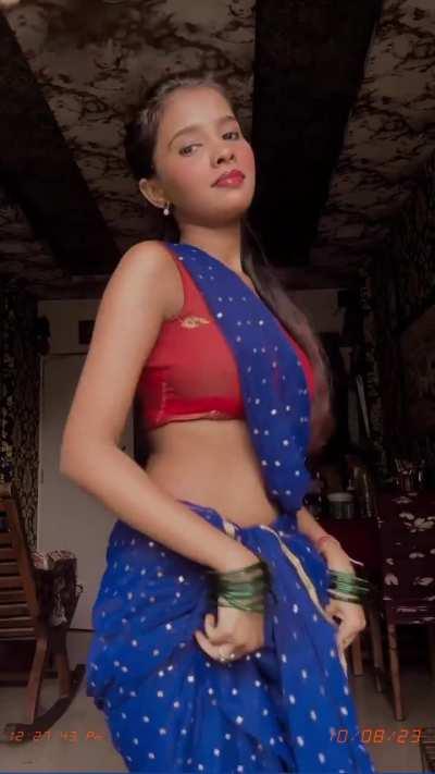 Nidhi Joshi Sexy Saree Navel