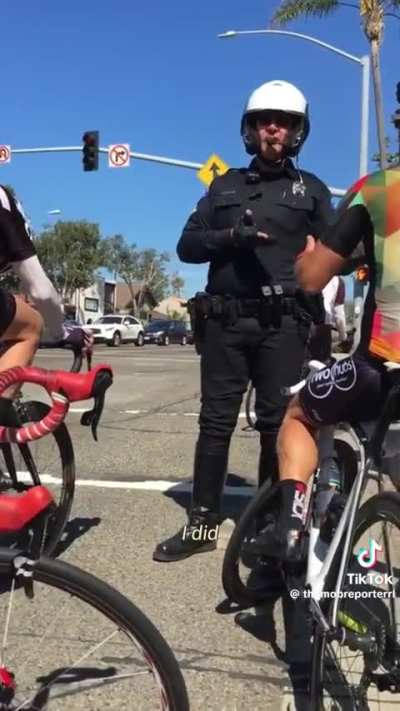 Satisfying video of cop stopping rude bicyclists 