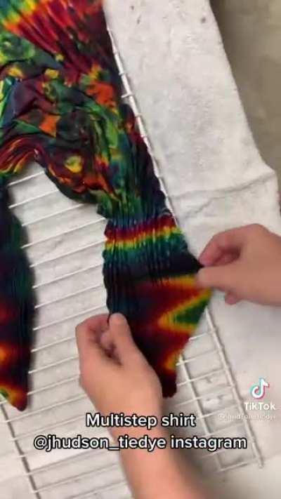 This guy's tie dyeing skills are incredible