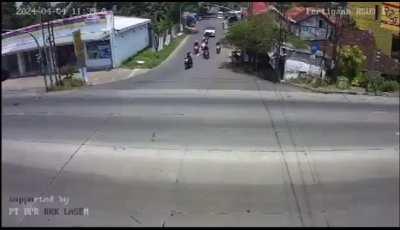 (NSFL) Biker gets his head crushed under truck wheels in Indonesia.