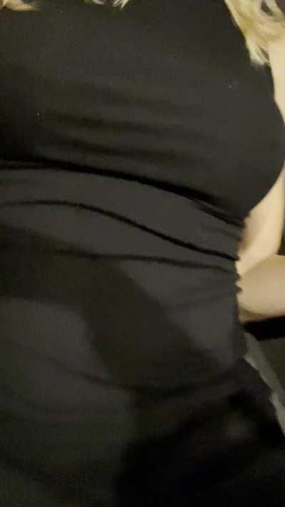 Little black dress gone MILF😜….45 Female