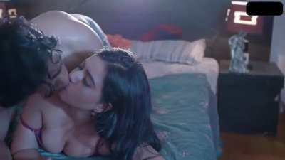 Rekha Mona Sarkar , Soni Jha HOT Boobs Kissing Sex Scene In Palang Tod Shor Ep 01 Ullu