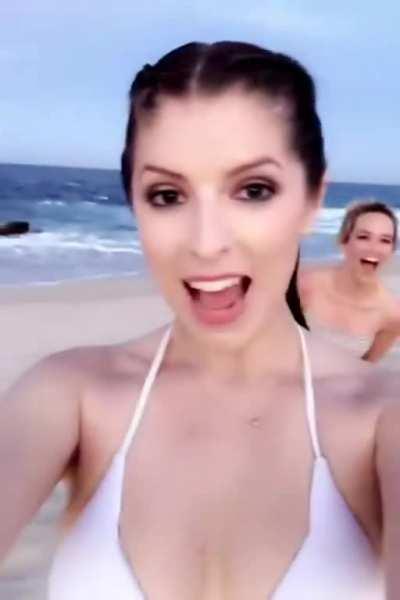 Anna Kendrick showing you exactly where she’d like it