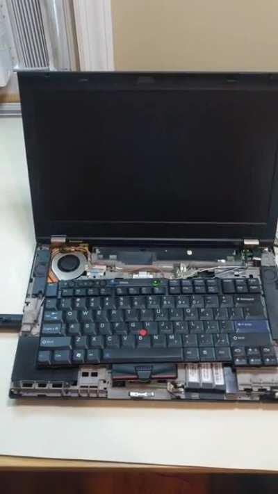 Video : T420 Coreboot. First power on after flashing. This thing boots fast!