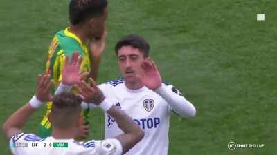 Gaetano Berardi &amp;amp; Pablo Hernández Leaving the Elland Road Pitch One Final Time