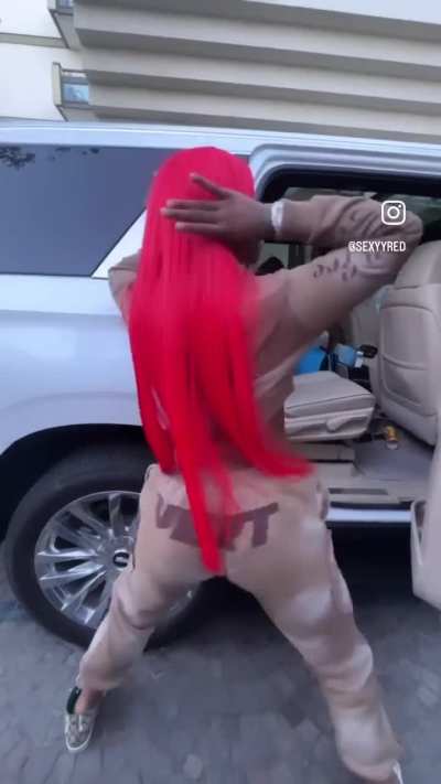 Sexyy red shaking that fat ass 🍑