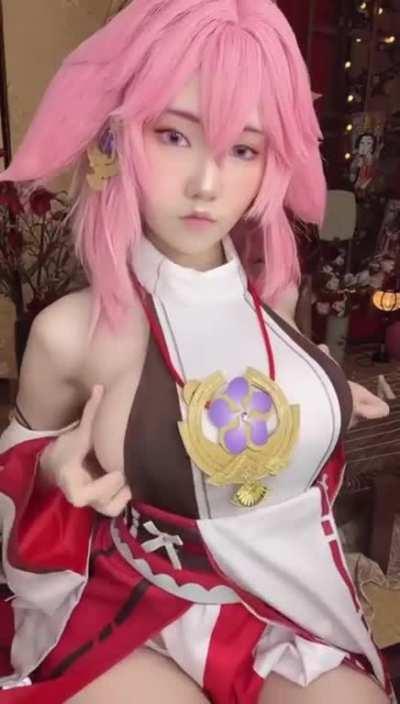 Anyone Know Her Name? Yae Miko Cosplay