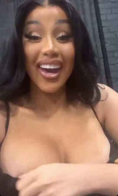 Cardi B Nip 👀