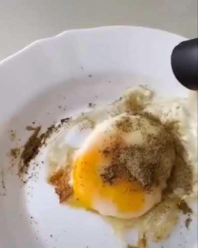 How not to remove excess pepper from your eggs